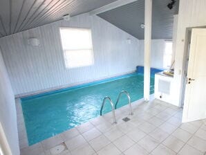 Ferienhaus mit Pool und Sauna in ruhiger Lage