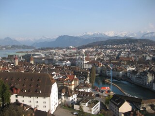 Vom Männliturm: Altstadt und gegen Süden in die Berge