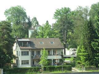 Dachwohnung mit Balkon in ruhigem Wohnquartier