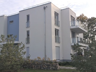 Neubau 2021: Balkon im 1. Stock gehört zur Wohnung