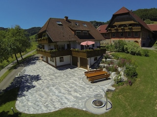 Grillplatz mit Sitzgelegenheit