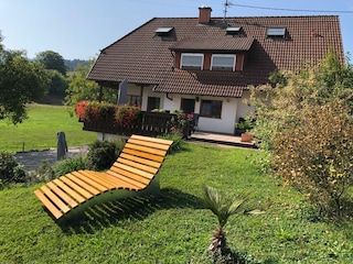 Außenbereich mit Himmelsliege