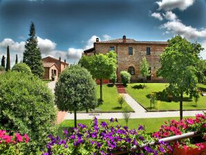 Holiday park Villa, 12. Jahrh., in gediegener Landschaft in der Toskana - Petrignano del Lago - image1