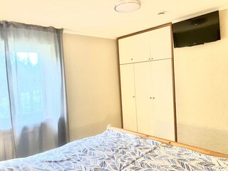 Elternschlafzimmer mit Flat Screen