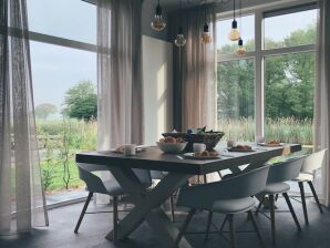 Holiday park Rifugio con vasca idromassaggio sull'acqua