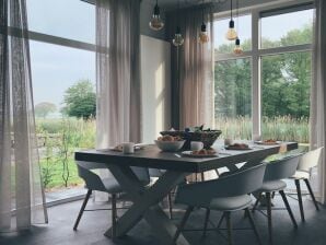 Ferienpark Hot Tub Retreat aan het water