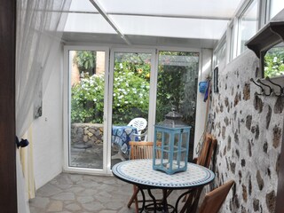 Wintergarten mit Blick in den subtropischen Garten