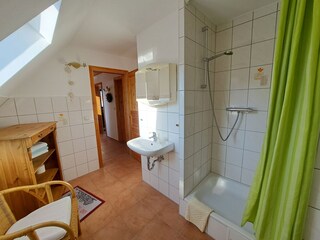 Blick aus dem Badezimmerin den Flur