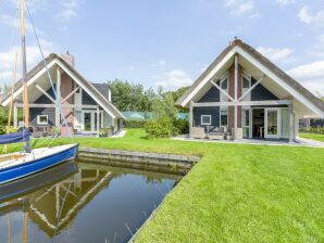 Vakantiepark Rietgedekte watervilla met magnetron in Sneekermeergebied - Terkaple - image1