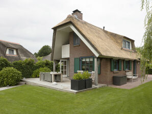 Holiday park Stylish thatched villa with two bathrooms near Giethoorn - Wanneperveen - image1