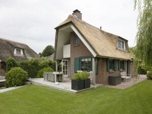 Vakantiepark Stijlvolle rietgedekte villa met 2 badkamers nabij Giethoorn - Wanneperveen - image1