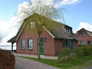 Stylish thatched villa with 2 bathrooms in a holiday park near Giethoorn - Wanneperveen - image1