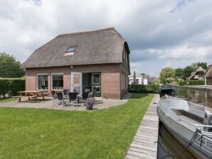 Holiday park Stylish thatched villa with a dishwasher at Giethoorn - Wanneperveen - image1