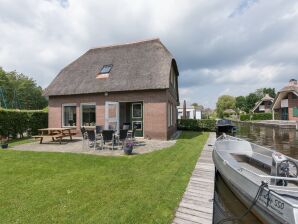 Holiday park Stylish thatched villa with a dishwasher at Giethoorn - Wanneperveen - image1