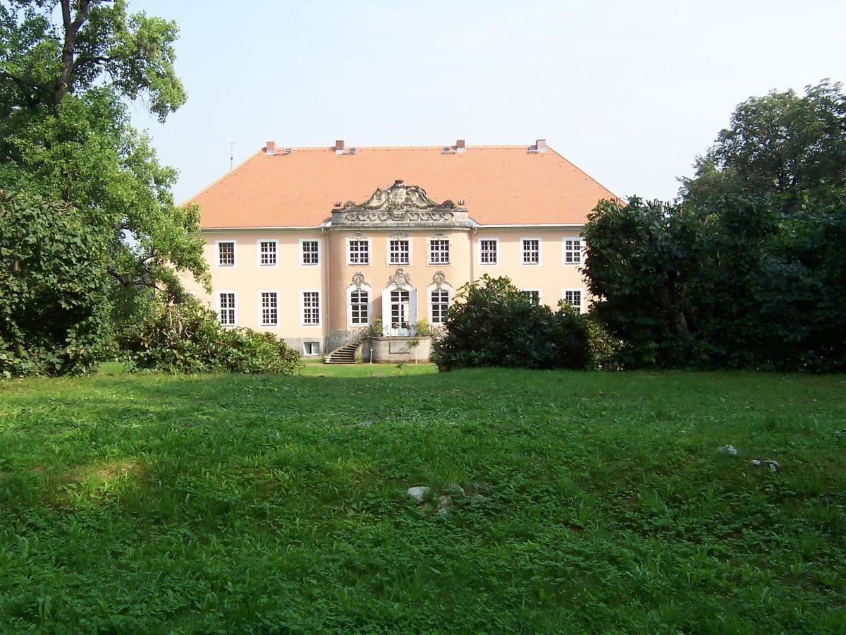 Schloss Reichstädt, vom Park aus