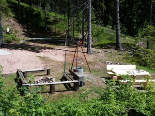 Grillvergnügen auf unserem Waldgrundstück