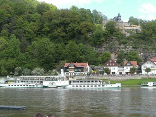 Schaufelraddampfer in Kurort Rathen