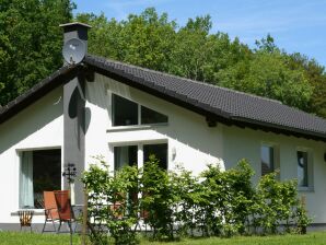 Vakantiepark Vrijstaande bungalow met afwasmachine in een groene omgeving - Gerolstein - image1