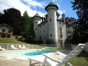Parque de vacaciones Acogedor castillo en Serrières-en-Chautagne con piscina - Serrières-en-Chautagne - image1