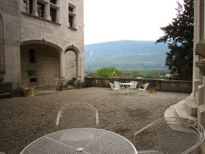 Appartement in Serrieres en Chautagne met zwembad