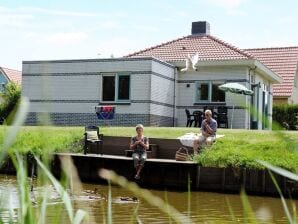 Ferienpark Ferienhaus mit Steiger, 19 km. Van Hoorn - Andijk - image1