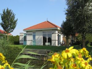 Ferienpark Einfamilienhaus mit Sauna 19 km von Hoorn entfernt - Andijk - image1