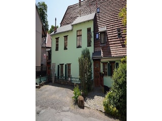 Parkplatz und Eingang Am Hange