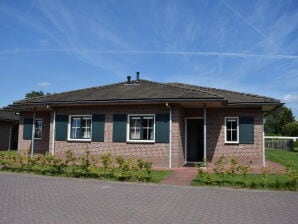 Holiday park Bungalow mit dekorativem Kamin in der Nähe