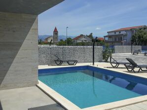 Parc de vacances Ville Resort a Vir con piscina