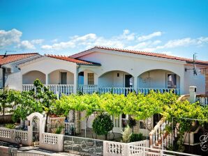 Holiday park Wohnung in Vir mit Balkon oder Terrasse - Povljana - image1