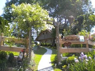 GeNussgarten mit Holzhaus Troadkasten