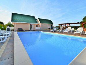 Maison de Vacances au Lac Jamno avec Piscine