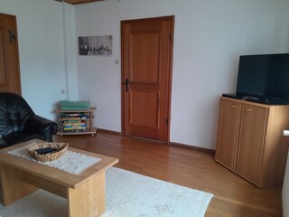 Wohnzimmer mit Sat-TV