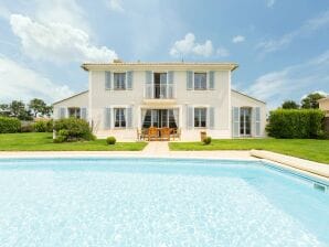 Holiday park Spacious villa with private pool - L'Aiguillon-sur-Vie - image1