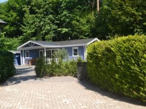 Beau chalet avec terrasse couverte dans un parc de vacances en lisière de forêt - Rhénen - image1