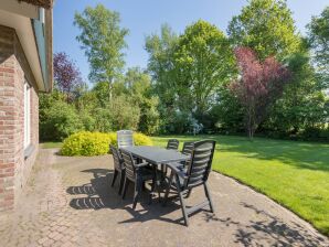 Vakantiepark Leuke rietgedekte villa met afwasmachine in een natuurgebied - Paasloo - image1