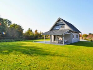 Ferienpark Komfortables Ferienhaus mit Terrasse, Osieki - Podamirowo - image1