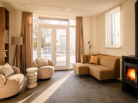 Parque de vacaciones Villa elegante con sauna y jardín