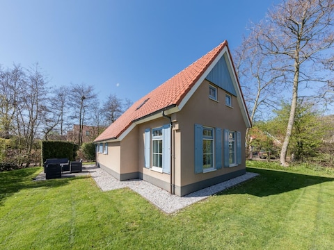 Ferienpark Geräumiges Bauernhaus in Strandnähe