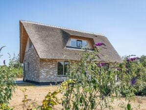 Holiday park Thatched villa only 1.2 km from the sea - Den Burg - image1