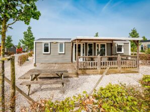 Parc de vacances Chalet coloré avec terrasse, proche du lac et de la plage - Maurik - image1