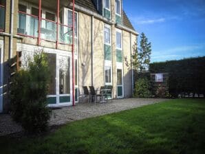 Holiday park Well-kept apartment with whirlpool near sea - Den Burg - image1