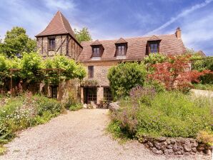 Holiday park Charming Estate Dordogne with Pool - Les Eyzies-de-Tayac-Sireuil - image1