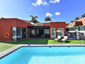Modern holiday home with pool in Maspalomas