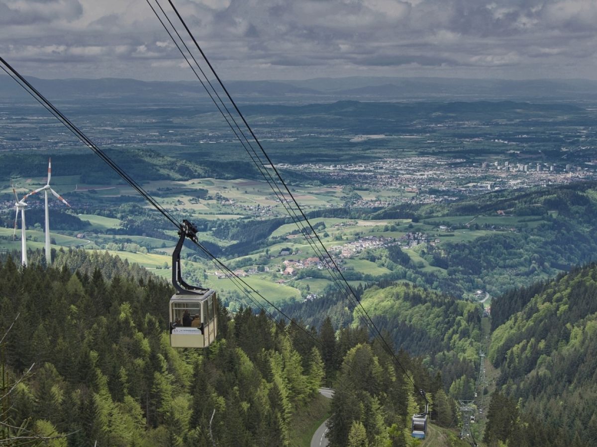 Schauinslandbahn über Freiburg