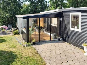 4 Personen Ferienhaus in Allingåbro - Fjellerup Strand - image1