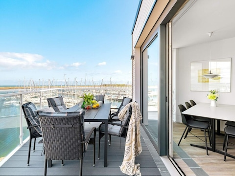 Apartment Moderne Ferienwohnung direkt am Meer