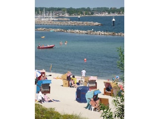 Der Strand vor der Tür - der Segelhafen ganz nah