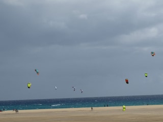 Bekannte Kite-Surfspots liegen hier an der Küste