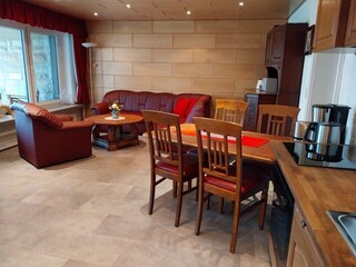 Blick ins Wohnzimmer von vorn